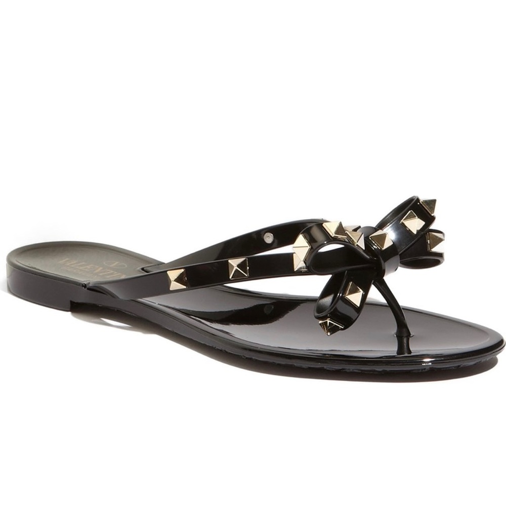 Valentino Rockstud sandals. Black.